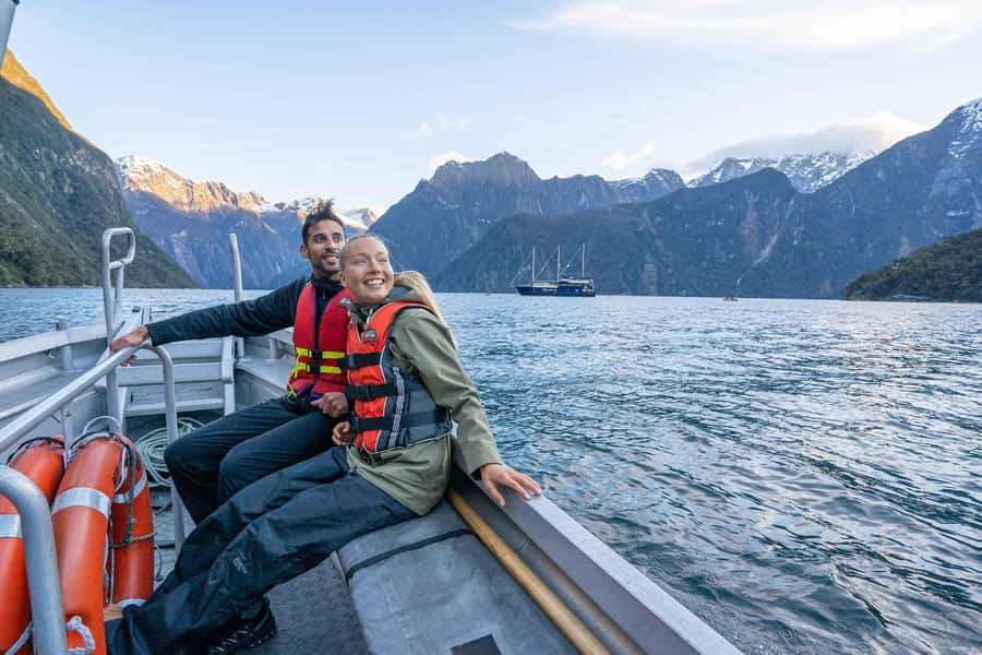 Milford Sound: Overnight Cruise with Water Activities - Morning on board: continental breakfast and another look at the fiord