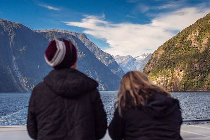 Milford Sound Small Group Tour, Cruise & Picnic Lunch - Lake Wakatipu and Southland farmland, the day warms up fast