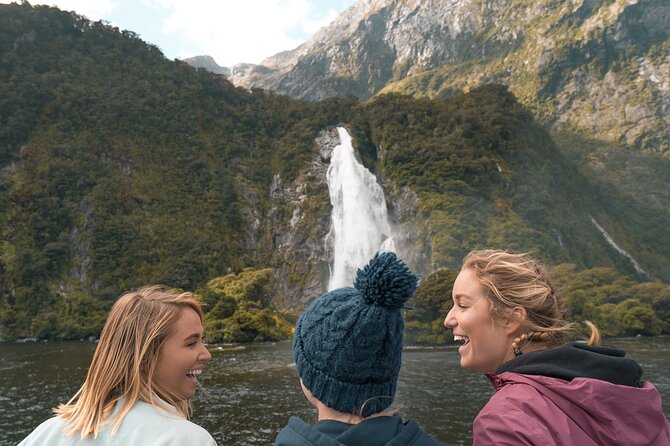 Milford Sound Small Group Tour, Cruise & Picnic Lunch - Milford Sound cruise with Cruise Milford, 1 hour 45 minutes of real focus
