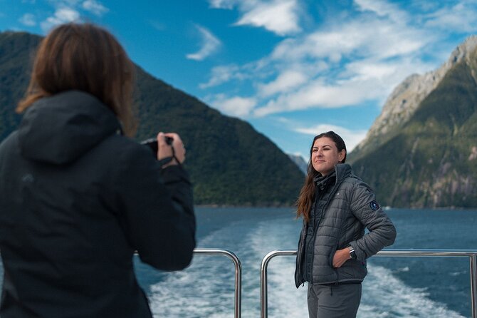 Milford Sound Small Group Tour, Cruise & Picnic Lunch - Picnic lunch, chicken or vegetarian choice, and one caution
