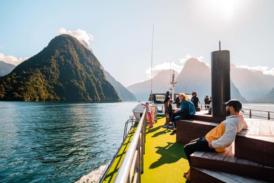 Milford Sound: Wildlife & Nature Cruises - Waterfalls and cliff walls: how the cruise gets so close