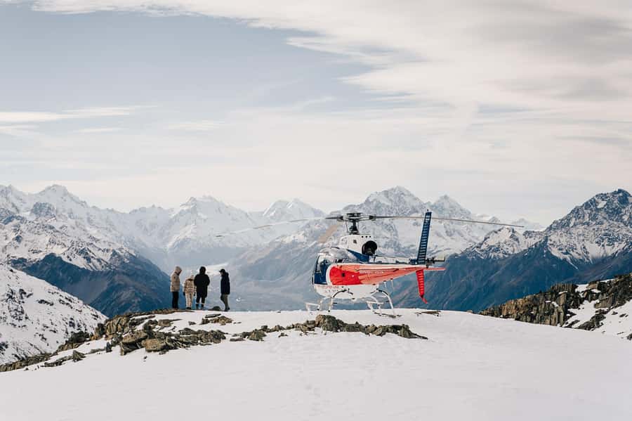 Mount Cook: Mountains High 40 minute Flight - The return route: Burnett Mountains and the Mackenzie Basin