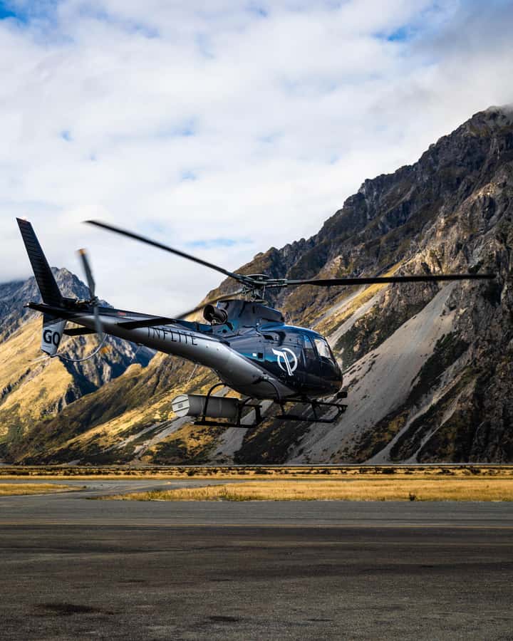 Mount Cook: Ski Plane and Helicopter Glacier Combo Flight - What you’re meant to spot from the air: lakes, icefalls, and Mount Cook