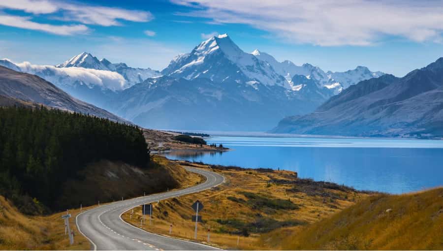 Mt. Cook Day-Tour: Christchurch to Queenstown - The coach ride north-to-south: Geraldine, plains views, and Mackenzie Country