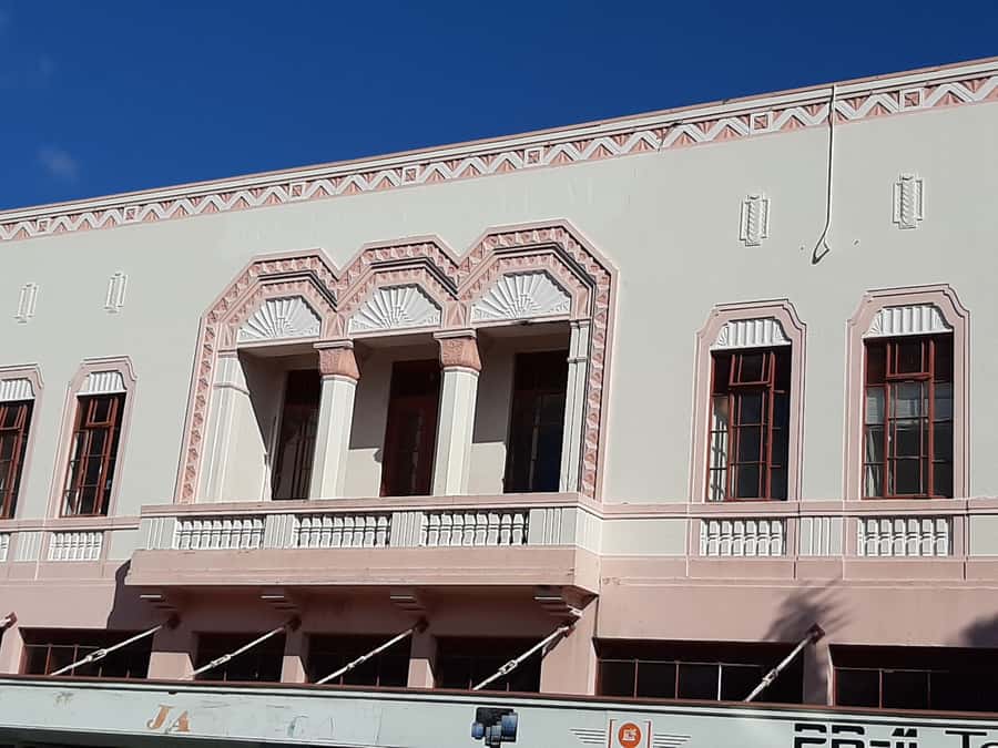 Napier: Art-Deco + Te Mata Peak+ Garden Walk + Wine Tasting - Napier Art Deco, peaks, and wine in a tight 3.5-hour loop
