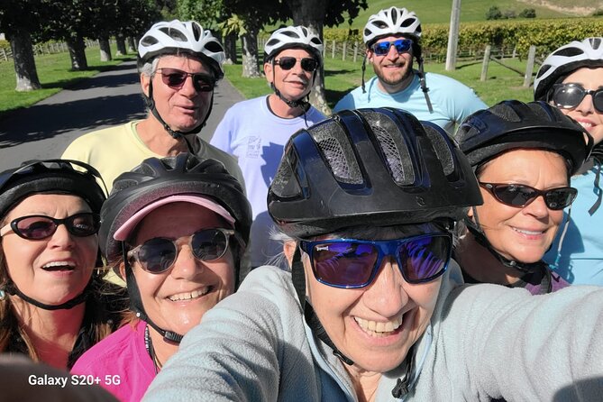 Napier: Cycle to Wineries - Half Day, self-guided - Getting oriented at Marine Parade and the Hawke’s Bay Trails start point