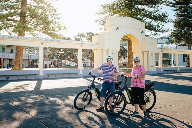 Napier E-bike Hire - How the ride plays out: coast views, wetlands, Ahuriri, and Art Deco
