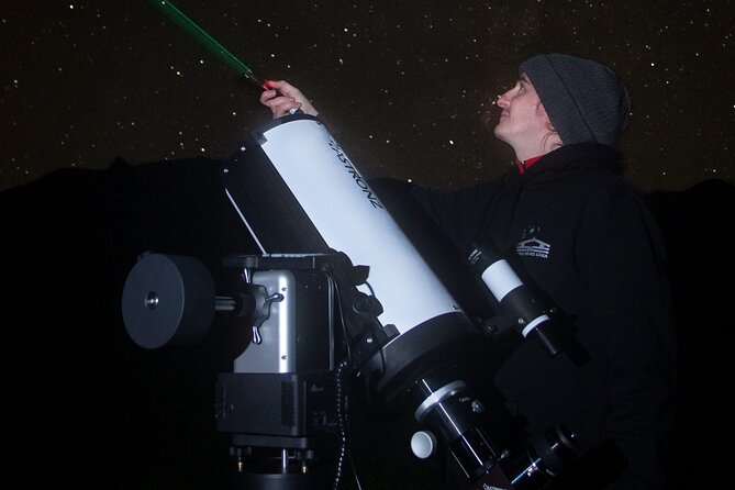 Night Awe - Stargazing tour in Akaroa - Comfort on cold nights: hot drinks, blankets, and pacing