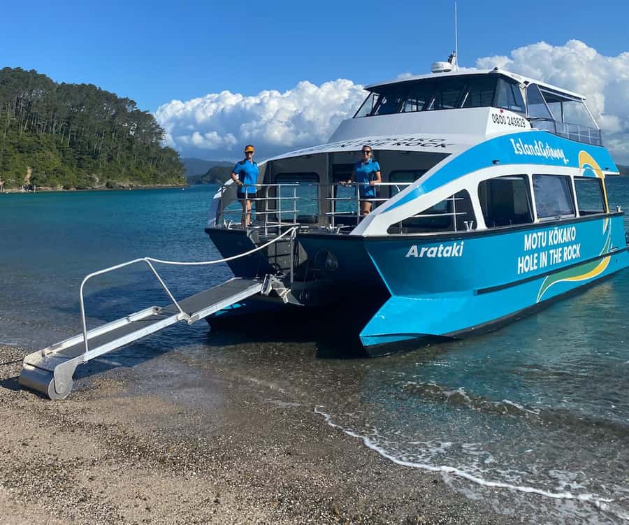Paihia/Russell: Hole in the Rock Cruise with 2 Island Stops - Why the Bay of Islands cruise on a smaller boat feels better