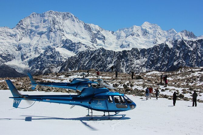 Pilot’s Choice: 2 Glaciers & Snow Landing – 35min - Small-group value: where the $300.98 price starts to make sense