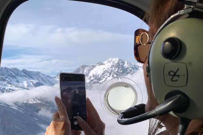 Pilot’s Choice: 2 Glaciers & Snow Landing – 35min - Who should book this glacier helicopter experience