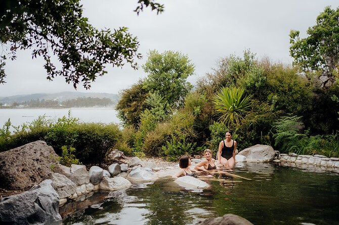 Polynesian Spa Rotorua: Deluxe Lake Spa Hot Spring Bathing - Cafe time: vegan options and a break that keeps you on schedule