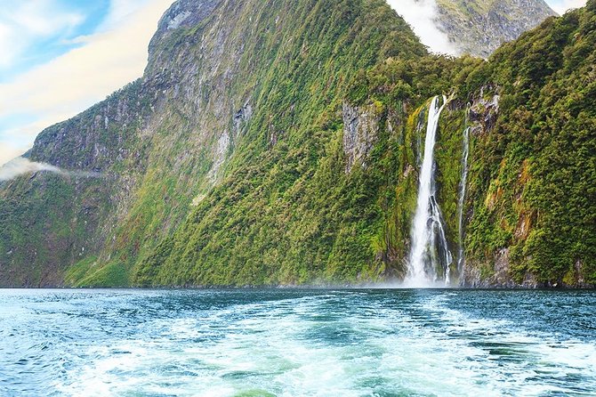 Premium Milford Sound Tour, Cruise & Lunch from Te Anau - Pops View Look Out and Maori stories near Routeburn Track country