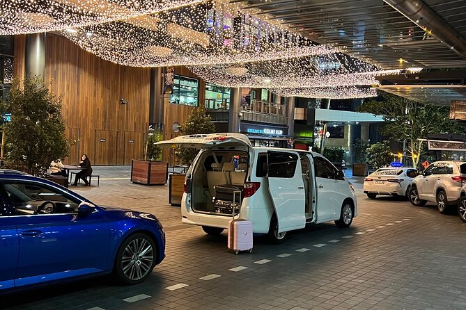Private Auckland Airport Transfer: to/from City Hotels in Minivan - Return Trips Work the Same Way