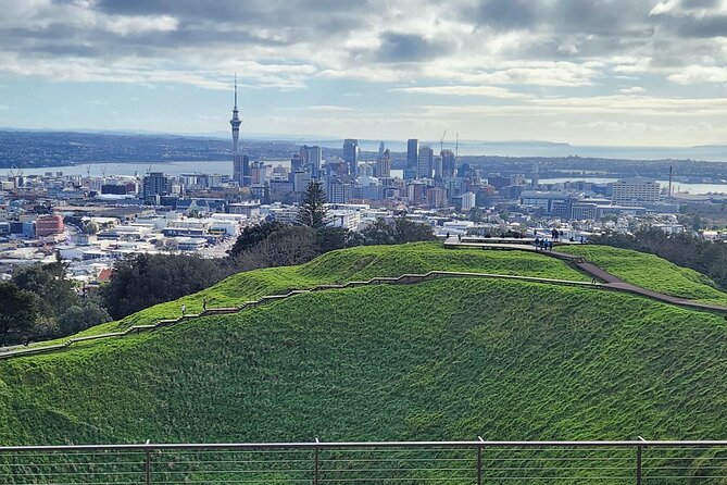 Private Auckland best Spots + Piha beach and rainforest day Tour - Arataki Visitor Centre and Waitakere Ranges rainforest edge