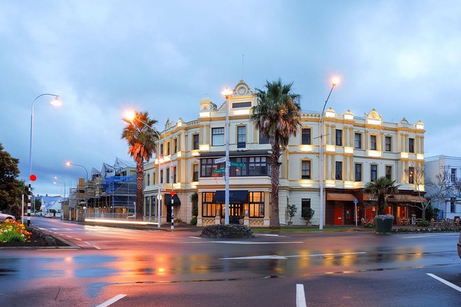 Private Auckland City Tour For Small Group in a luxury vehicle. - How the guide turns a route into your day