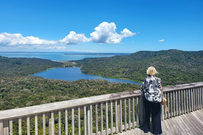 Private Auckland West Coast Tour Piha Beach and Karekare Falls - Arataki Visitor Centre: a warm-up with local context