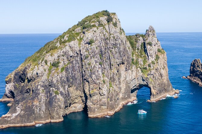 Private Charter: Hole in the Rock Cruise with Island Stopovers - Roberton Island and the Twin Lagoons lookout walk