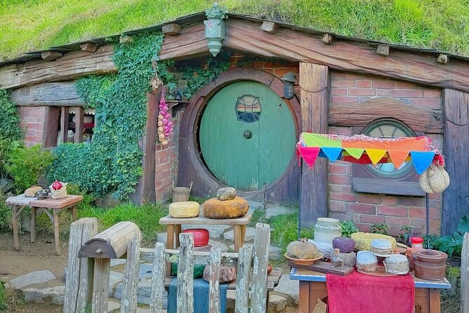 Private Hobbiton Movie Set and Rotorua Day Trip from Auckland - Lady Knox Geyser at 10:15 AM, and what to expect when it erupts