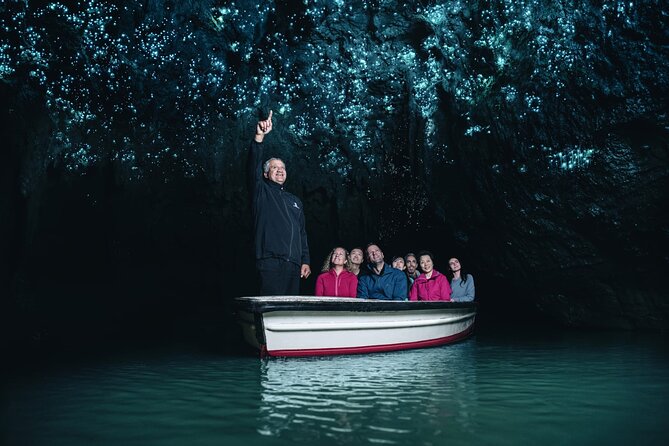 Private Hobbiton & Waitomo Caves Transfer from Auckland - Hobbiton and Waitomo in One Private Auckland Day