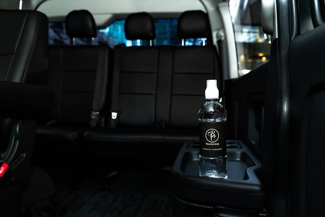 Private Luxury Airport Transfers in Auckland – Sedans & Vans - Meet-and-greet pickup at Auckland Airport, then straight to your hotel