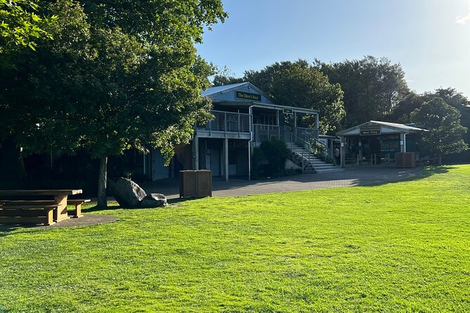 Private Round Trip Transport To Hobbiton From Auckland - What you’ll likely notice on the day (small details that matter)