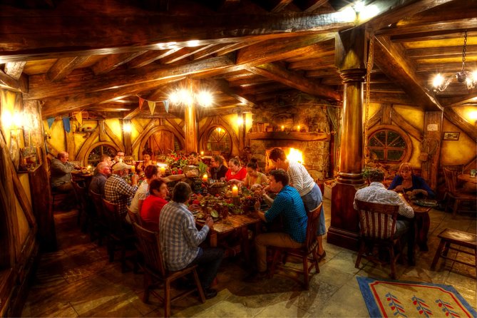 Private tour - Hobbiton Movie Set Evening Banquet Return from Auckland - Auckland to Hobbiton at Dusk: What the Evening Banquet Really Delivers