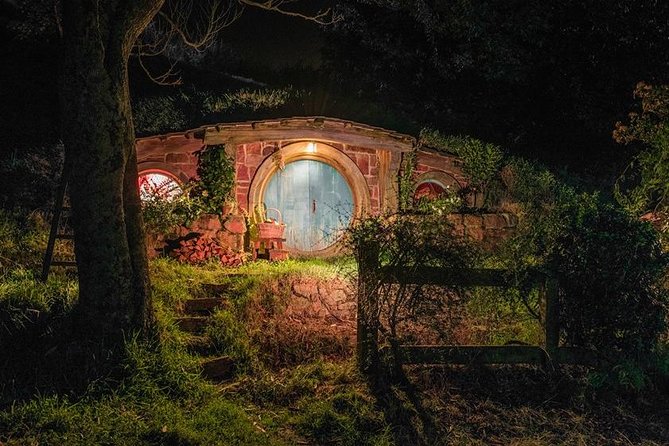 Private tour - Hobbiton Movie Set Evening Banquet Return from Auckland - Lantern-Lit Village Walk and Your Return: Finishing the Night Right
