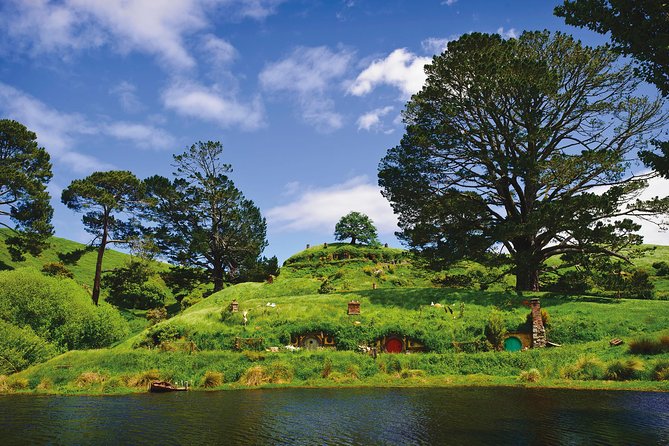 Private tour - Hobbiton Movie Set Evening Banquet Return from Auckland - Who This Tour Suits Best, and Who Might Feel Frustrated