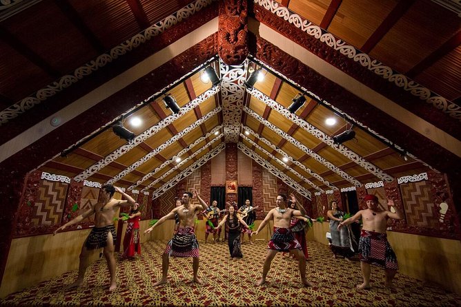 Private Tour - Hobbiton Movie Set & Te Puia (Rotorua) - Quick take: why this private day works
