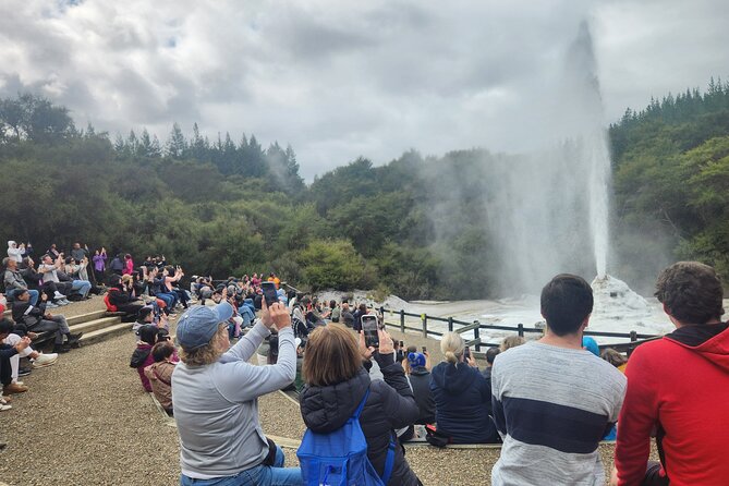 Private Tour WaiOtapu & Huka Falls & Blue springs from Auckland - Rotorua transfer: the warm-up before Waiotapu