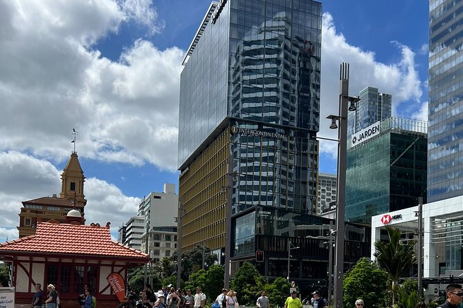 Private Transfer From Auckland City To Auckland Airport - Early-morning and late-flight friendly hours