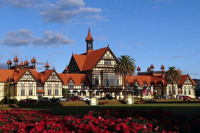 Private, via beaches, Kiwi farm to Rotorua 8 lakes & Geothermal - A full Rotorua day from Tauranga, without the car stress