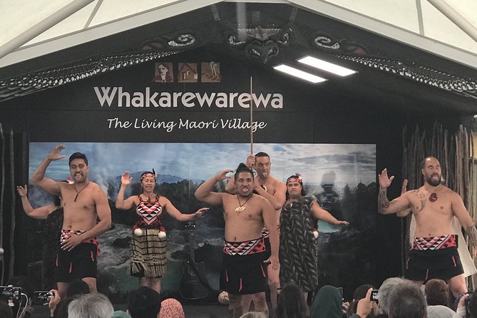 Private, via beaches, Kiwi farm to Rotorua 8 lakes & Geothermal - Price and value: what $950 per group really buys