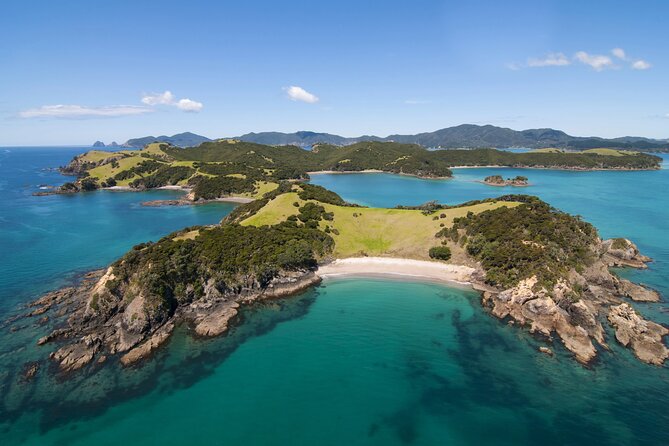 Private Yacht Charter and Island Excursions in the Bay of Islands - Lunch onboard: the meal break that keeps the day moving