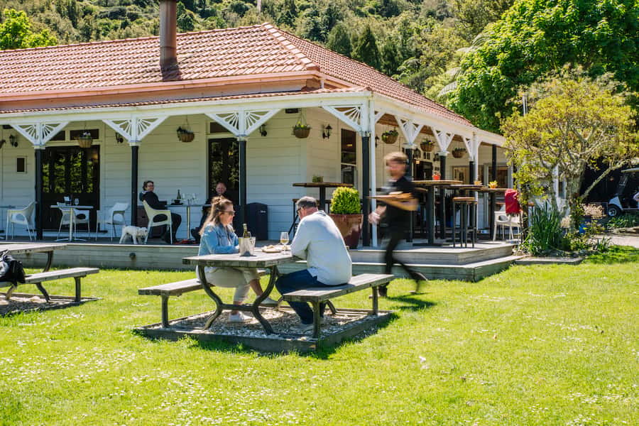 Queen Charlotte Sound Cruise with Lunch - Endeavour Inlet Lunch at a Cosy Historic Lodge