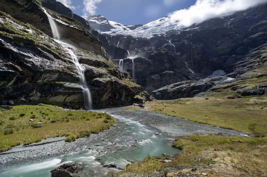 Queenstown: 2.5 Hour Flight to Fiordland's Iconic Locations - Lake Quill and Sutherland Falls, the 580m Drop in Context