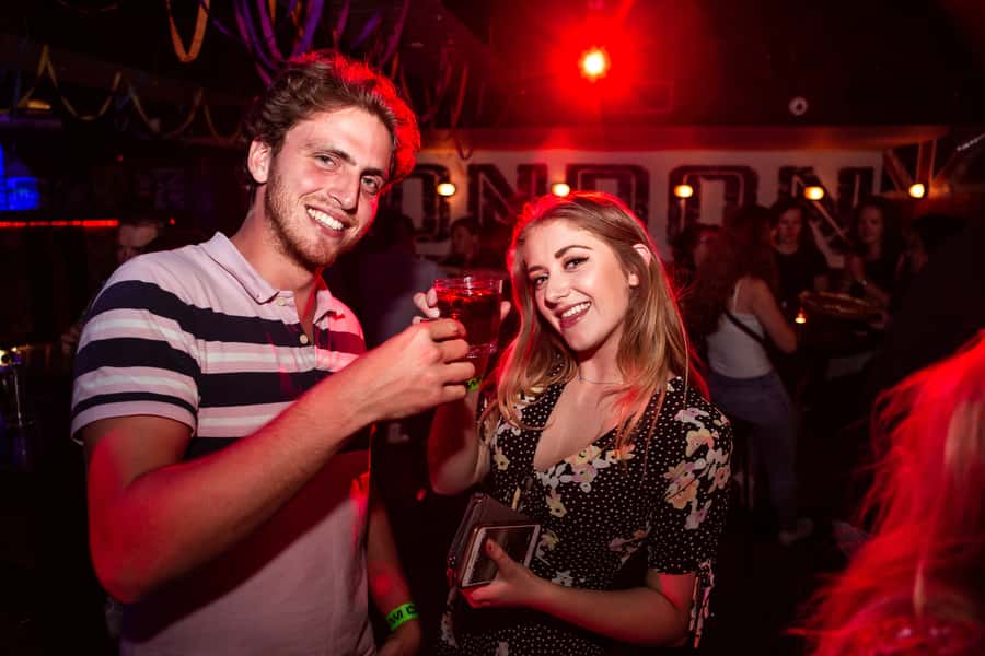 Queenstown: Bar Crawl with 5 Free Shots and Pizza - The free pizza detail you’ll actually be glad about