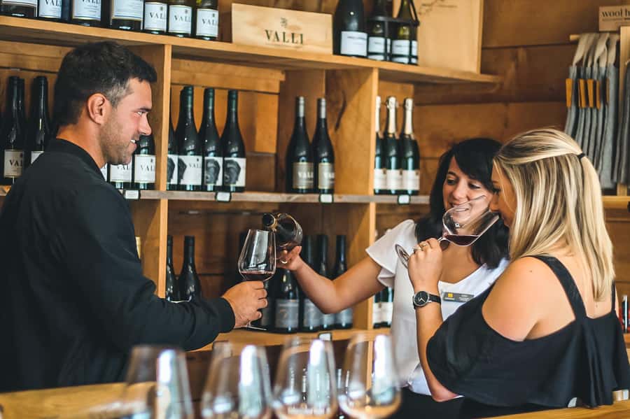 Queenstown: Classic Wine Tour - What a “45-minute tasting” feels like in real life