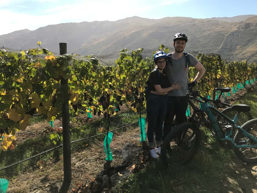 Queenstown: Guided E-Bike Tour with Winery Visits & Tastings - The small-group advantage, plus guides like Tom, Ksena, Shay, Jordan, and Amber