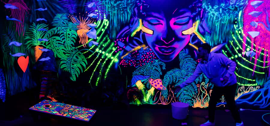 Queenstown: Indoor Putt 'n' Glow Mini Golf - Inside the course: 9 holes, 8 minigames, and the art-led vibe