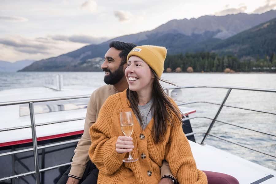 Queenstown: Lake Wakatipu Scenic Cruise - Photo stops and the best moments to capture Queenstown