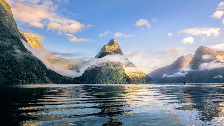 Queenstown: Milford Sound Small-Group Tour w Cruise & Lunch - Lake Wakatipu and the Devil’s Staircase: the early views that set expectations