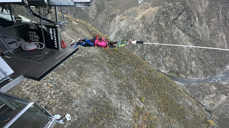 Queenstown: Nevis Catapult - World's Biggest! - Getting there from Queenstown, The Station check-in and shuttle