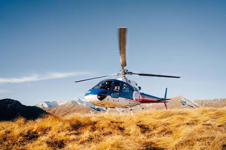 Queenstown: Pilot's Choice Helicopter Tour & Alpine Landing - Alpine Landing: Snow Under Your Boots or Summer Terrain