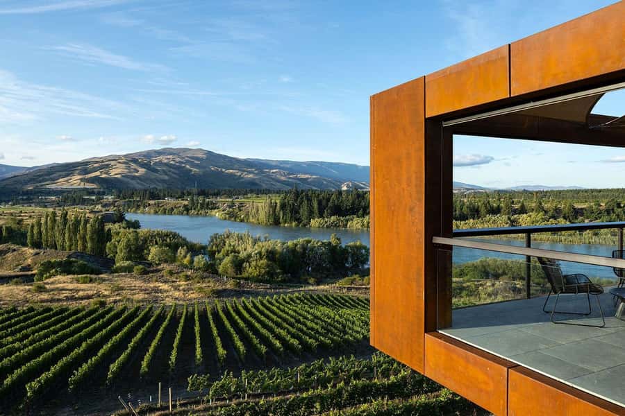 Queenstown: Premium Full-Day Central Otago Wine Tasting Tour - Kinross Winery and Cellar Door: your first tasting sets the tone