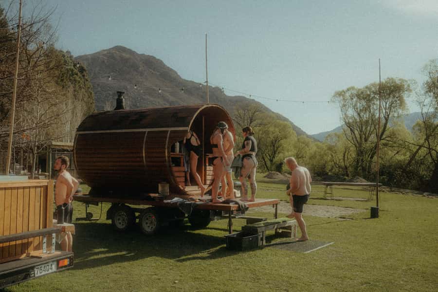 Queenstown: Riverside Sauna and Cold Plunge Experience - Inside the sauna: what 80 to 100°C changes for you