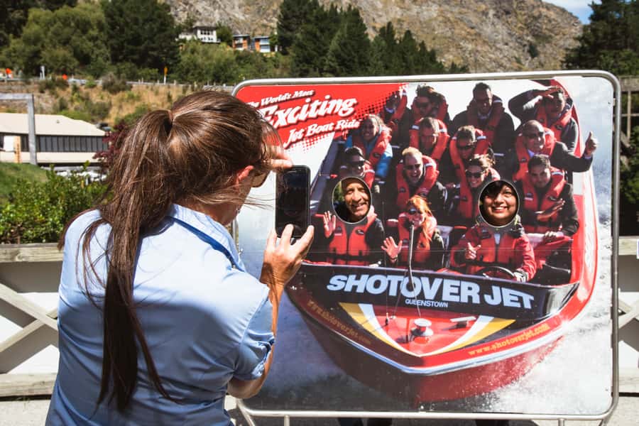 Queenstown: Scenic Highlights, Tour with Wine & Lake Cruise - Queenstown highlights in 270 minutes, and why that pace is the point