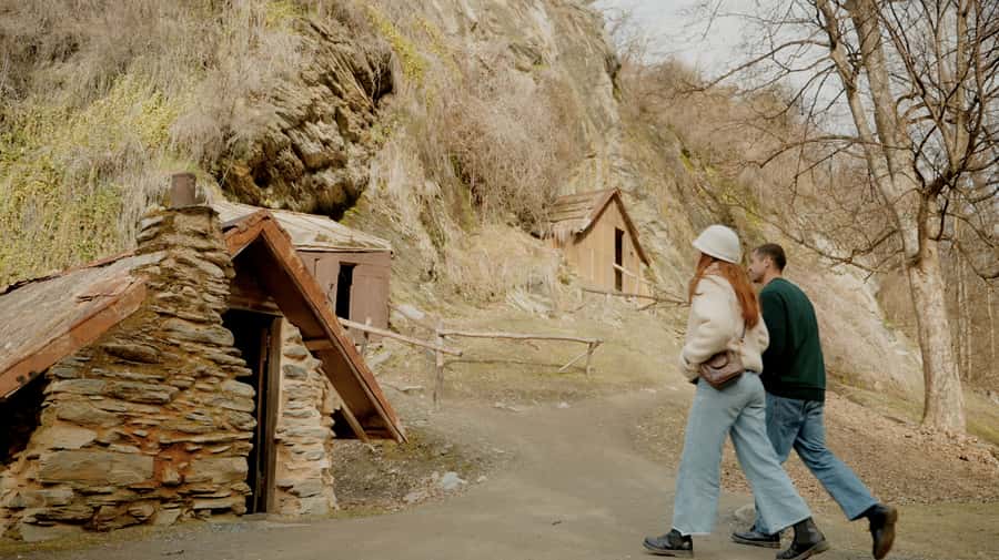 Queenstown: Scenic Highlights, Tour with Wine & Lake Cruise - Arrowtown gold mining streets: where your free time actually counts