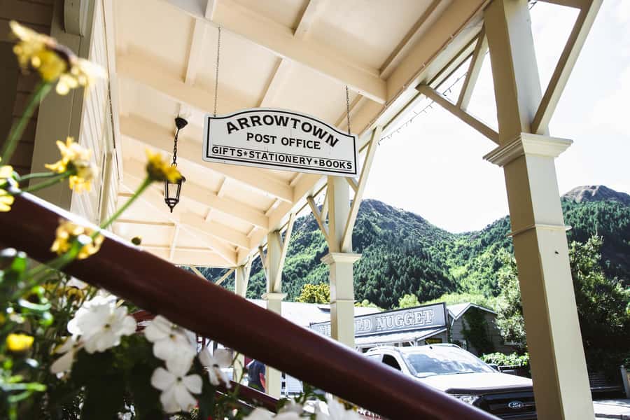Queenstown: Scenic Highlights, Tour with Wine & Lake Cruise - Gibbston and the Kawarau Bridge bungy center: two kinds of excitement
